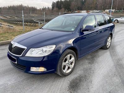 Blau Gebraucht 2013 Skoda Octavia Ambition Kombi | 7.290 € (Superpreis)