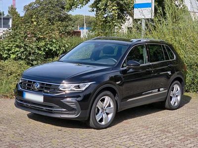 Gebraucht VW Tiguan Move 150 PS (110 kW) 2024 Schwarz SUV