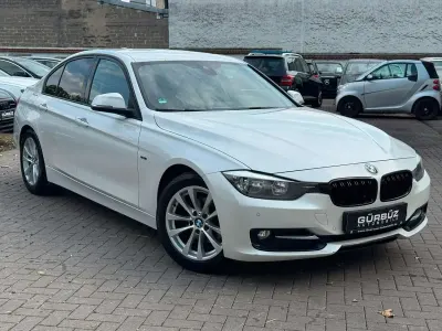 Gebraucht BMW 318 Sport Line 143 PS (105 kW) 2013 Mineralweiss Limousine