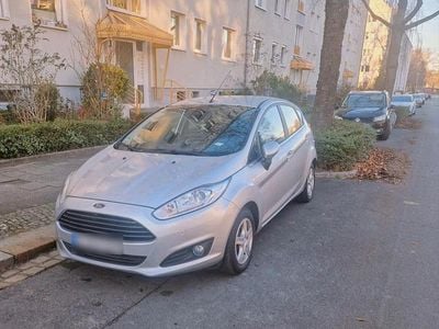 Gebraucht Ford Fiesta 101 PS (74 kW) 2016 Grau Limousine