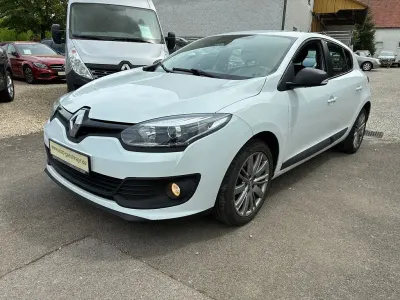 Gebraucht Renault Mégane Authentique 110 PS (80 kW) 2014 Weiß Limousine
