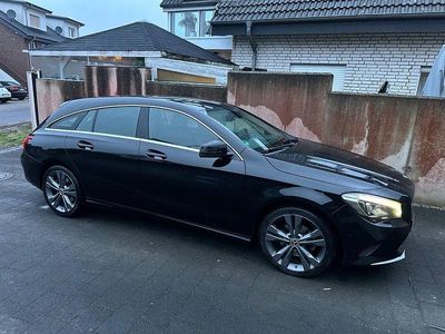 Gebraucht Mercedes CLA200 Shooting Brake 136 PS (100 kW) 2018 Schwarz Kombi