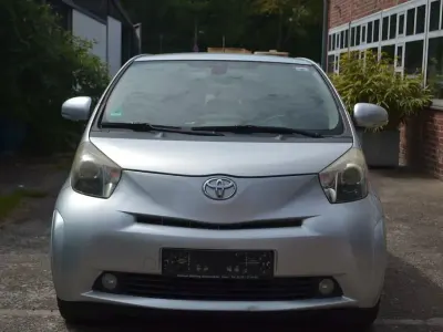 Gebraucht Toyota iQ 98 PS (72 kW) 2010 Silber Kleinwagen