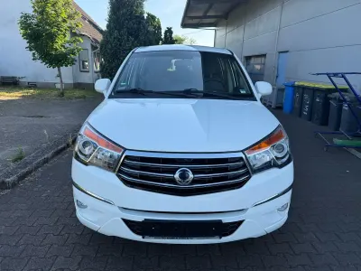 Gebraucht SsangYong Rodius Crystal 155 PS (114 kW) 2014 Weiß Van / Kleinbus