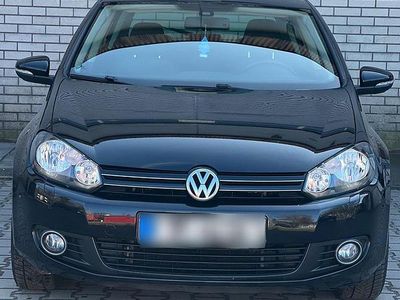 Gebraucht VW Golf VI Team 105 PS (77 kW) 2011 Schwarz Kleinwagen
