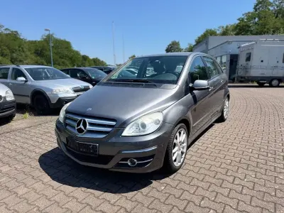 Gebraucht Mercedes B200 136 PS (100 kW) 2009 Grau Van / Kleinbus