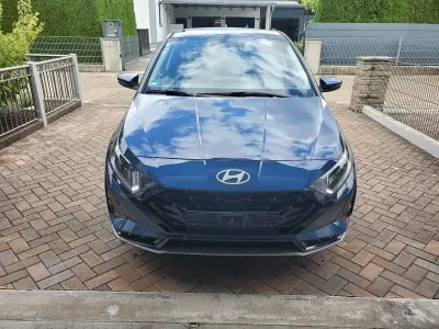 Gebraucht Hyundai i20 Trend 101 PS (74 kW) 2025 Blau Kleinwagen