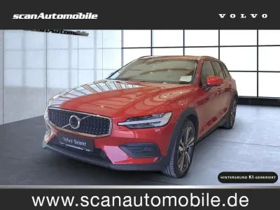 Gebraucht Volvo V60 CC Plus 197 PS (144 kW) 2024 Rot Kombi