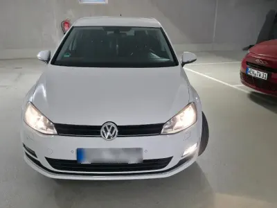 Gebraucht VW Golf VII 110 PS (80 kW) 2017 Weiß Kleinwagen