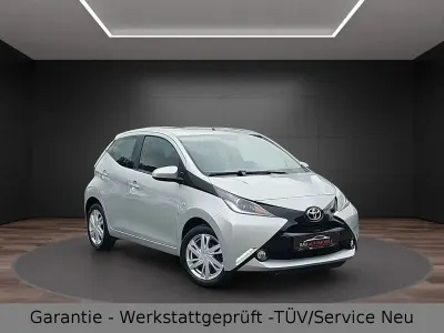 Gebraucht Toyota Aygo X-play 69 PS (50 kW) 2016 Silber Kleinwagen