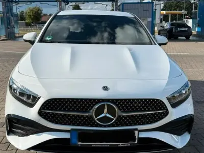 Gebraucht Mercedes A250 AMG line 163 PS (119 kW) 2023 Weiß Limousine