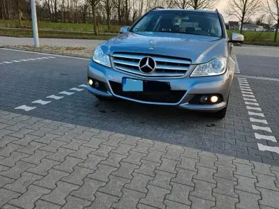 Gebraucht Mercedes C200 Elegance 136 PS (100 kW) 2011 Grau Limousine