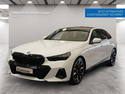 Gebraucht BMW 550e M Sport 489 PS (359 kW) 2025 Weiß Limousine