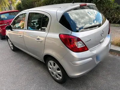 Gebraucht Opel Corsa 77 PS (56 kW) 2009 Silber Kleinwagen