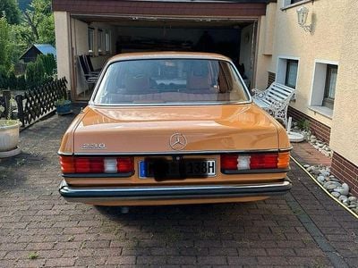 Gebraucht Mercedes 230 109 PS (80 kW) 1978 Gelb Limousine