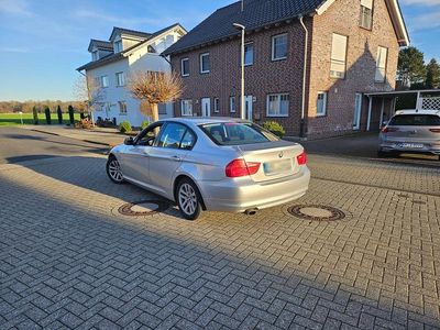 Usata BMW 318 143 CV (105 kW) 2008 Argento Berlina