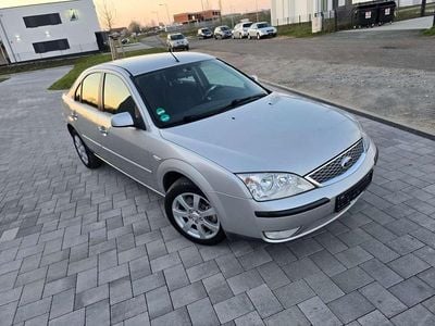 Gebraucht Ford Mondeo Trend 145 PS (106 kW) 2005 Kristallsilber metallic Kleinwagen