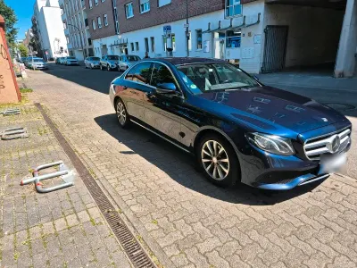 Gebraucht Mercedes E200 150 PS (110 kW) 2017 Blau Limousine