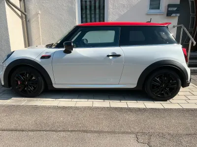 Gebraucht Mini John Cooper Works 231 PS (169 kW) 2023 Weiß Kleinwagen