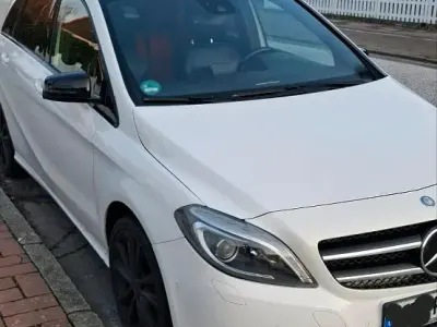 Gebraucht Mercedes B200 156 PS (114 kW) 2012 Weiß Van / Kleinbus