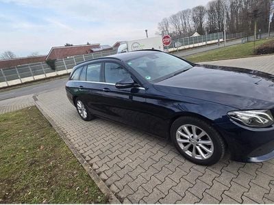 Gebraucht Mercedes E220 143 PS (105 kW) 2020 Blau Kombi