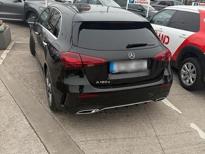 Second-hand Mercedes A180 2025 Negru Hatchback