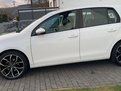 Gebraucht VW Golf VI 105 PS (77 kW) 2010 Weiß Kleinwagen