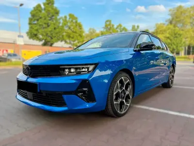 Gebraucht Opel Astra Ultimate 131 PS (96 kW) 2024 Blau Kleinwagen