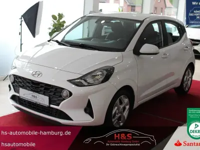 Gebraucht Hyundai i10 Trend 67 PS (49 kW) 2023 Atlas white / sol Kleinwagen