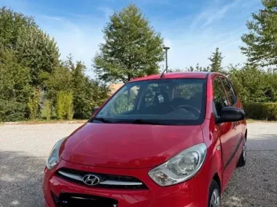 Gebraucht Hyundai i10 Edition 69 PS (50 kW) 2012 Rot Kleinwagen