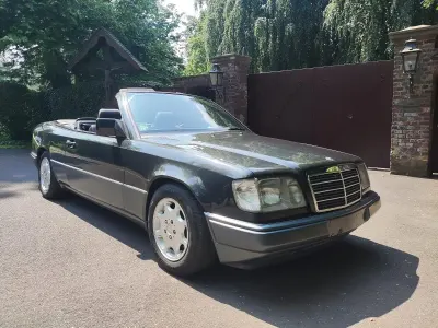 Gebraucht Mercedes E220 150 PS (110 kW) 1995 Schwarz Cabrio
