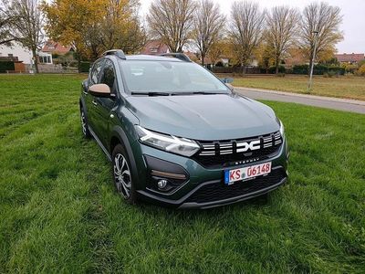 Grün Gebraucht 2024 Dacia Sandero Extreme Limousine | 15.399 € (Guter Preis)