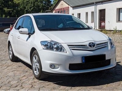 Gebraucht Toyota Auris Basis 99 PS (72 kW) 2012 Weiß Limousine