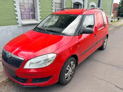 Gebraucht Skoda Roomster 75 PS (55 kW) 2012 Rot Van / Kleinbus