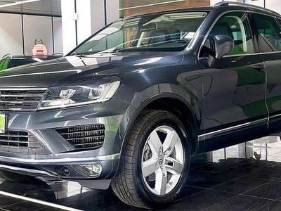 Gebraucht VW Touareg 262 PS (192 kW) 2016 Grau SUV
