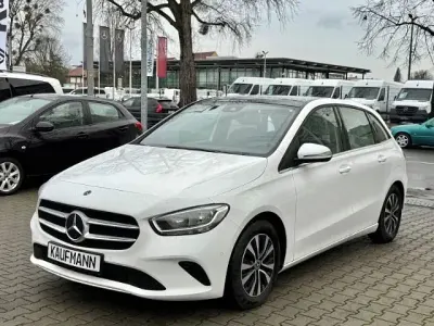 Gebraucht Mercedes B200 Style 150 PS (110 kW) 2021 Weiss Kleinwagen