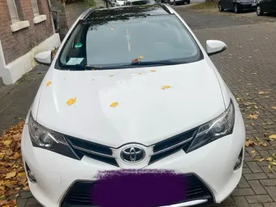 Gebraucht Toyota Auris 132 PS (97 kW) 2014 Weiß Kombi