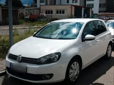 Gebraucht VW Golf VI 105 PS (77 kW) 2010 Weiß Kleinwagen