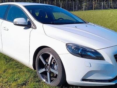 Second-hand Volvo V40 200 CP (147 kW) 2014 Alb Berlinǎ