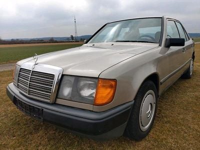 Gebraucht Mercedes E230 136 PS (100 kW) 1988 Gold Limousine