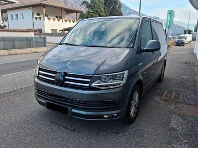 Grau Gebraucht 2015 VW Caravelle Comfortline Van / Kleinbus | 16.990 € (Guter Preis)