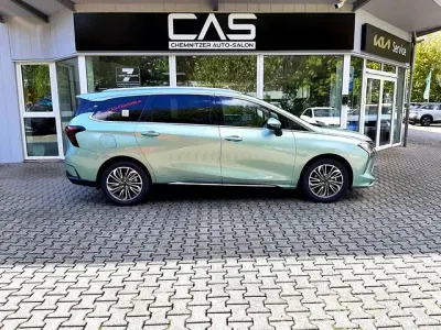 Gebraucht DFSK Forthing 4 177 PS (130 kW) 2025 M4 green Van / Kleinbus