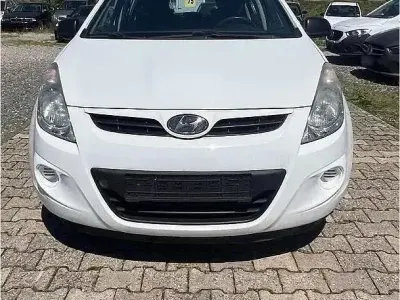 Gebraucht Hyundai i20 Edition 85 PS (62 kW) 2012 Weiß Kleinwagen
