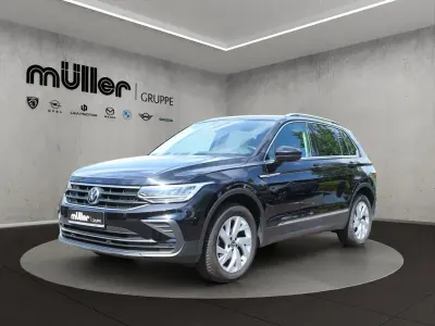 Gebraucht VW Tiguan Life 150 PS (110 kW) 2020 Schwarz SUV
