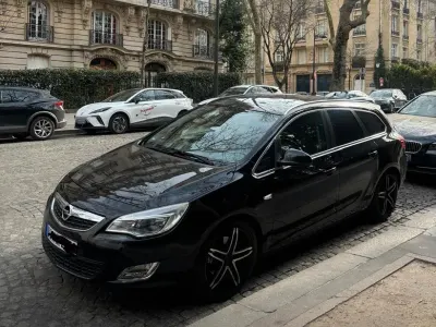 Gebraucht Opel Astra 102 PS (75 kW) 2011 Schwarz Kombi