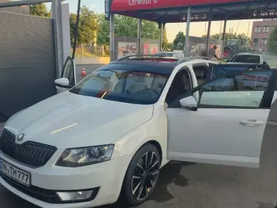 Gebraucht Skoda Octavia LAURIN & KLEMENT 150 PS (110 kW) 2014 Weiß Kombi