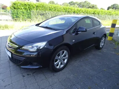 Gebraucht Opel Astra GTC Edition 140 PS (102 kW) 2012 Schwarz Limousine