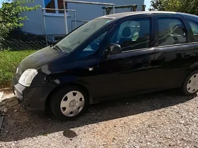Begagnad Opel Meriva 90 HK (66 kW) 2007 Svart Minibuss