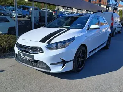 Używany Kia Ceed Vision 140 KM (102 kW) 2022 Biały Hatchback