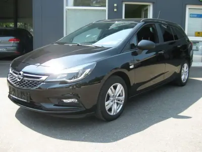 Gebraucht Opel Astra Edition 101 PS (74 kW) 2018 Onyx schwarz Kombi